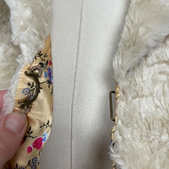 Free People Faux Fur Cape Capelet Shrug Sz XS/S Ivory Formal Asian Satin Lined - Picture 6 of 14